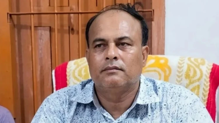 আপত্তিকর অবস্থায় ৩ নারীসহ ইউপি চেয়ারম্যান আটক