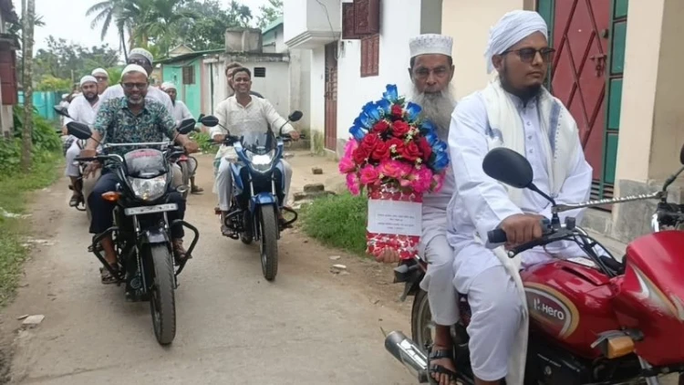 মদনে মুয়াজ্জিনকে রাজকীয় বিদায়