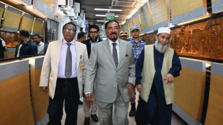 খামেনির জানাজায় অংশ নিতে ইরানের উদ্দেশে ঢাকা ছাড়লেন স্পিকার হাফিজ উদ্দিন