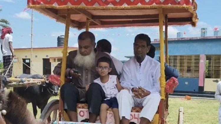 লালপুরে ঘোড়ার গাড়িতে শিক্ষককে রাজকীয় বিদায়
