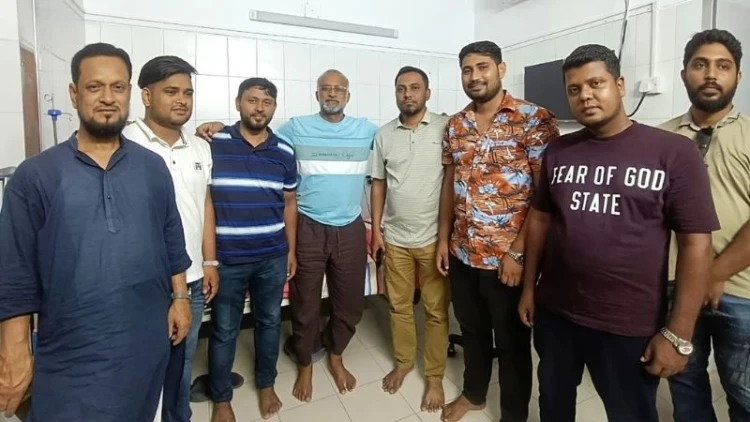 কিশোরগঞ্জ জেলা পরিষদ প্রশাসককে দেখতে হাসপাতালে যুবদল-ছাত্রদল নেতৃবৃন্দ