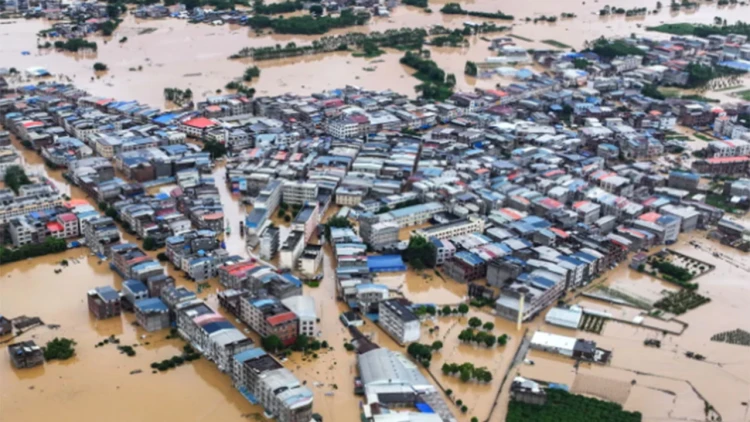 চীনের কানসুতে ভয়াবহ ভূমিধস; মাটির নিচে চাপা পড়েছেন ১৬ জন  Headline: