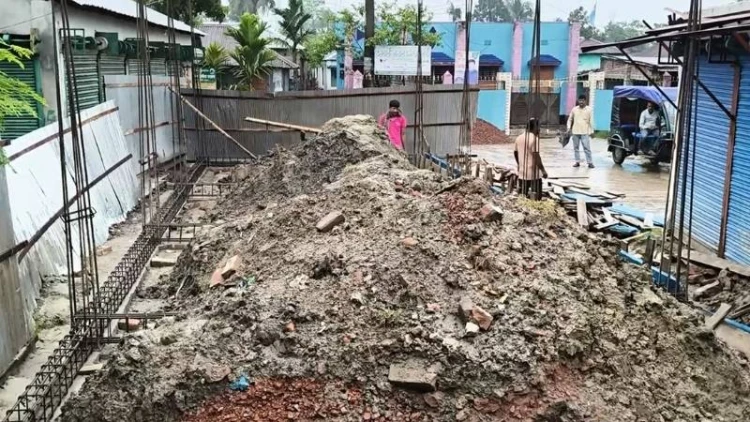 নিষেধাজ্ঞা অমান্য করে ঈশ্বরদীতে দোকান নির্মাণ