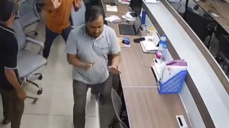 চট্টগ্রামে ইন্টারনেট অফিসে হামলা, ৩৫ লাখ টাকা লুট