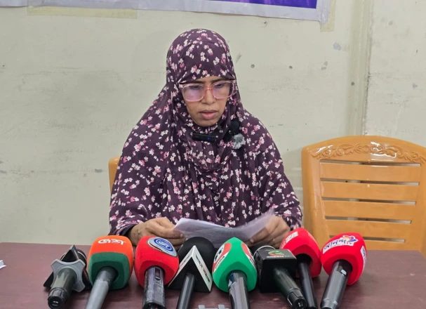 ডিশ ব্যবসা দখলের অভিযোগে নারীর সংবাদ সম্মেলন