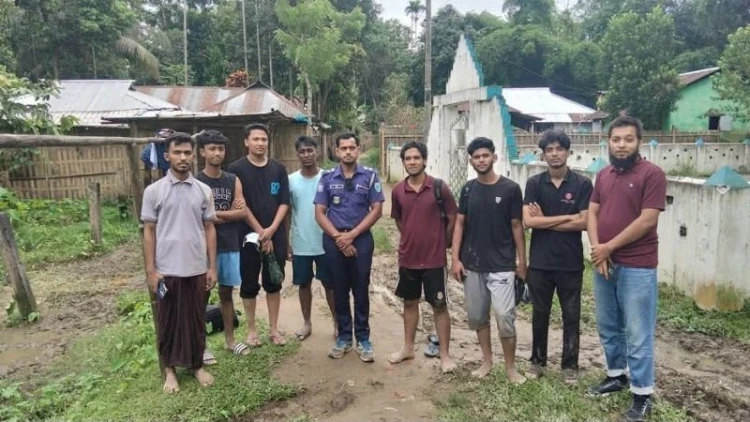 হামহাম জলপ্রপাতে আটকে পড়া ১০ শিক্ষার্থী উদ্ধার
