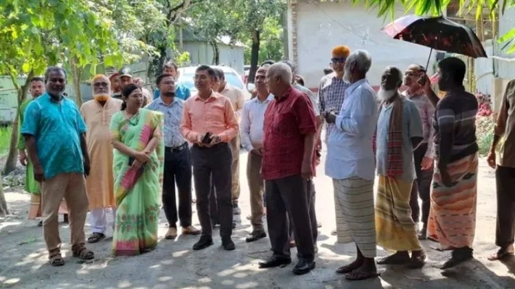 ডোমারে ঐতিহ্যবাহী ‘পাখির গ্রাম’ পরিদর্শনে জেলা প্রশাসক