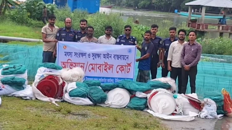 উজিরপুরে মৎস্য বিভাগের অভিযানে নিষিদ্ধ জাল ধ্বংস
