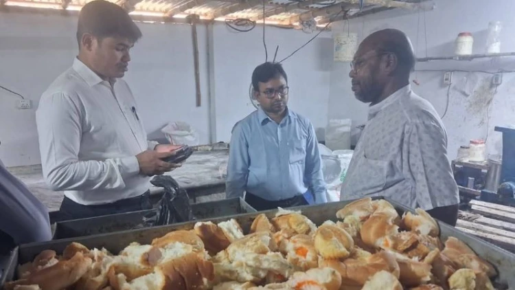 অস্বাস্থ্যকর পরিবেশে খাদ্য উৎপাদন: বেকারিকে জরিমানা