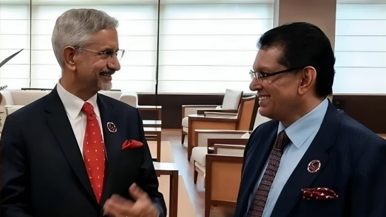 ম্যানিলায় জয়শঙ্করের সঙ্গে পররাষ্ট্রমন্ত্রী খলিলুর রহমানের শুভেচ্ছা বিনিময়