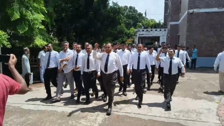 গোপালগঞ্জে আইনজীবীদের প্রতিবাদ সমাবেশ ও বিক্ষোভ মিছিল
