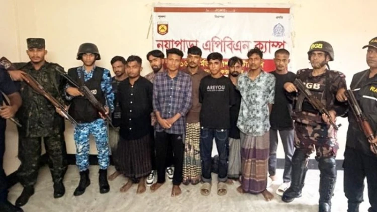 রোহিঙ্গা ক্যাম্পে অভিযান, অস্ত্র-গুলিসহ আটক ৯