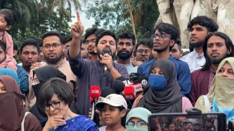 পদত্যাগকারী রাষ্ট্রপতি সাহাবুদ্দিনের গ্রেফতারের দাবিতে শাহবাগে ইনকিলাব মঞ্চের বিক্ষোভ