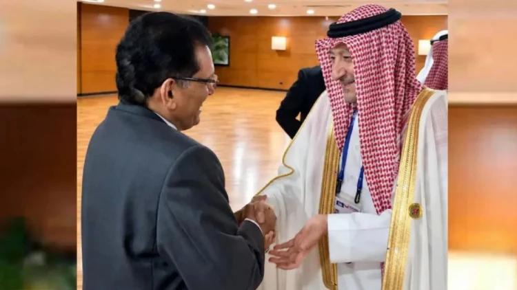 সৌদি আরবের উপ-পররাষ্ট্রমন্ত্রীর সঙ্গে পররাষ্ট্রমন্ত্রীর শুভেচ্ছা বিনিময়