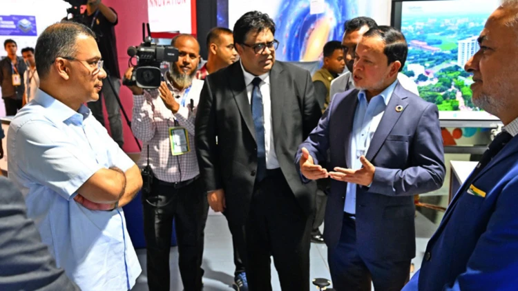 ড্যাফোডিল কম্পিউটার্স প্যাভিলিয়ন পরিদর্শন করলেন প্রধানমন্ত্রী তারেক রহমান