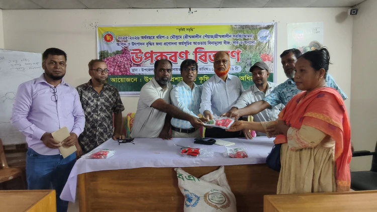 বাঘাইছড়িতে ৬০০ কৃষককে বিনামূল্যে বীজ ও সার বিতরণ