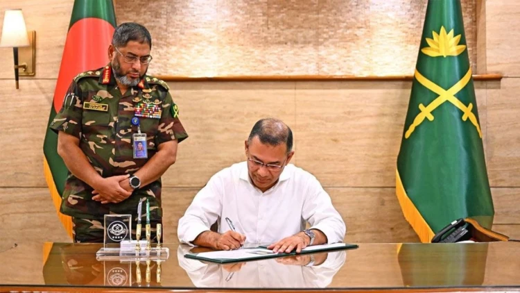 মেধা ও যোগ্যতায় সেনা কর্মকর্তাদের পদোন্নতির নির্দেশ প্রধানমন্ত্রীর