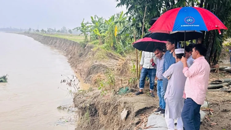 কক্সবাজারে মাতামুহুরী নদীতে তীব্র ভাঙন, বিলীন শতাধিক বাড়িঘর
