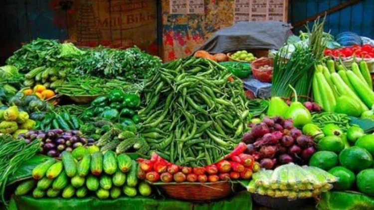 পলাশে কাঁচা মরিচ ৪০০ টাকা, সবজি ১০০