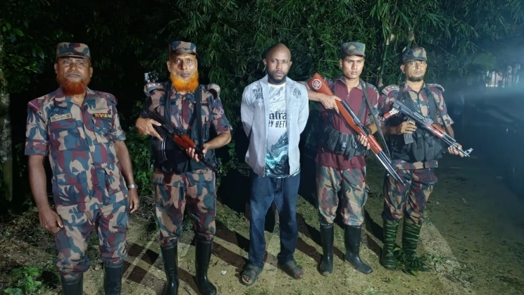 ফেনী সীমান্তে নাইজেরিয়ান নাগরিক আটক