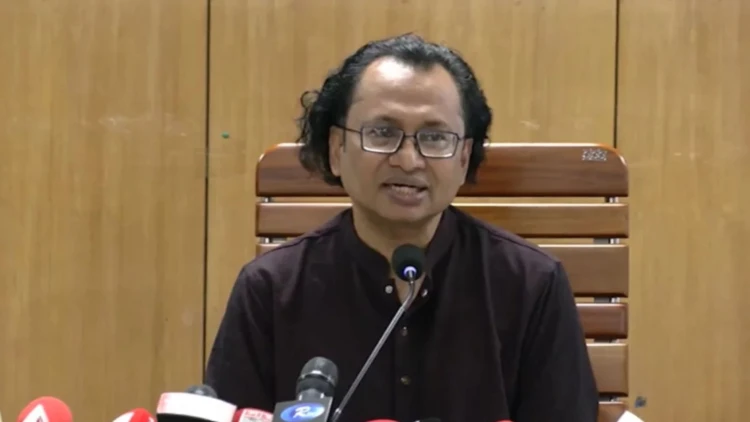 শেখ হাসিনার বক্তব্য প্রচার করলে ব্যবস্থা নেওয়া হবে: তথ্য উপদেষ্টা