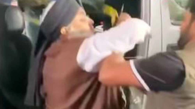 আদালত চত্বরে এনসিপির সাবেক নেতা তানভীরের ওপর ডিম নিক্ষেপ