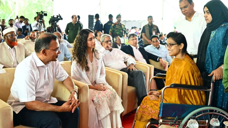 আহত জুলাই যোদ্ধা মিতুর খোঁজ নিলেন প্রধানমন্ত্রী