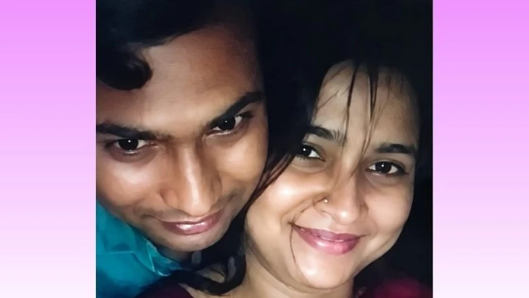 তিন সন্তান ফেলে প্রেমিকের বাড়িতে গৃহবধূর অনশন