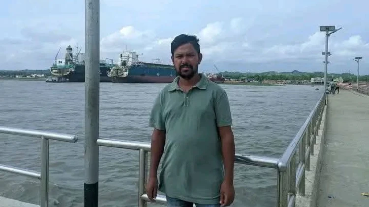 ফেনীতে বাসের ধাক্কায় অটোরিকশাচালকের মৃত্যু