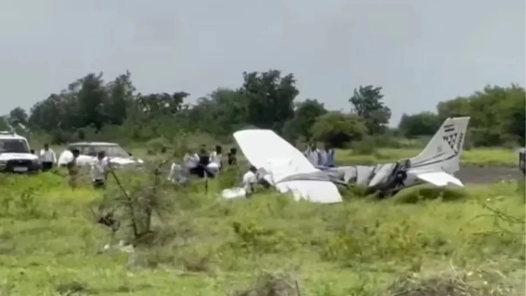 ভারতে প্রশিক্ষণ বিমান বিধ্বস্ত, পাইলটসহ অক্ষত ২ জন