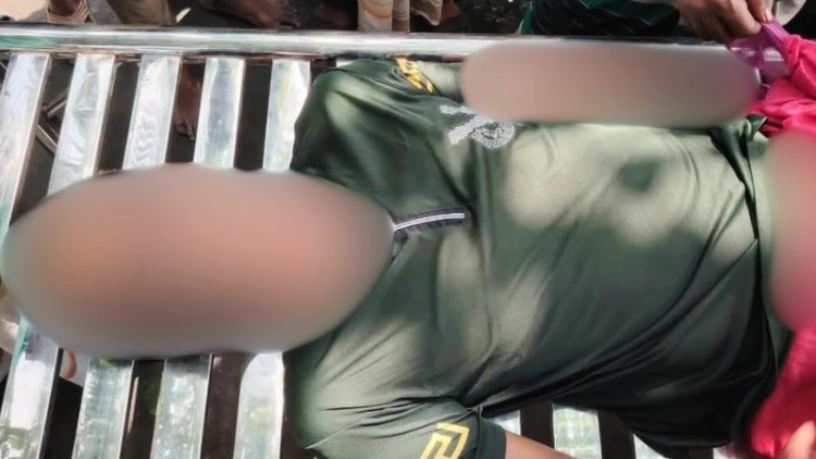 ঝড়ে বাবার সামনেই ছেলের ডুবে মৃত্যু