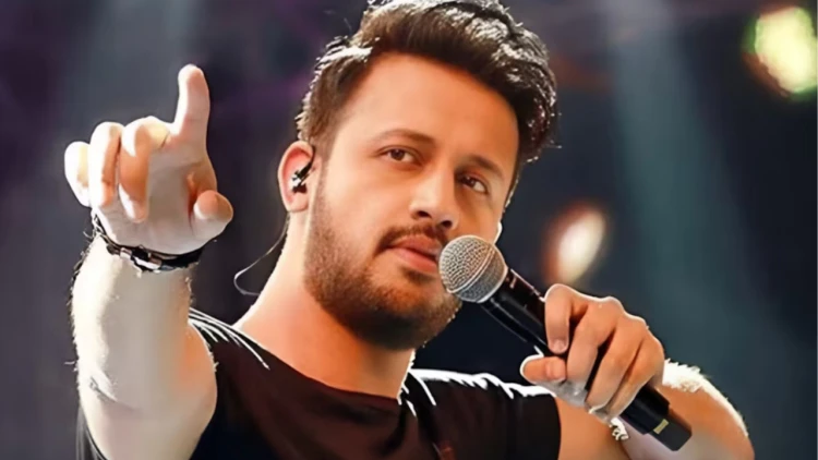 ১০ বছর নিষিদ্ধ থাকার পরও যেভাবে ভারতে পৌঁছাচ্ছে আতিফের গান