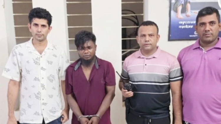 বুক কাটা বাবুসহ ৬ ছিনতাইকারী গ্রেপ্তার