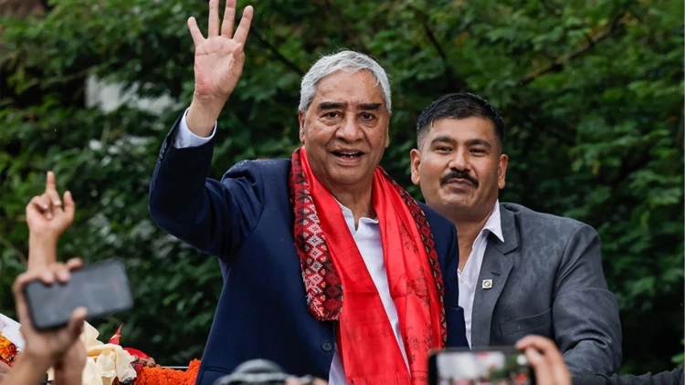 পাঁচ মাস বিদেশে চিকিৎসা শেষে দেশে ফিরলেন নেপালের সাবেক প্রধানমন্ত্রী শের বাহাদুর দেউবা
