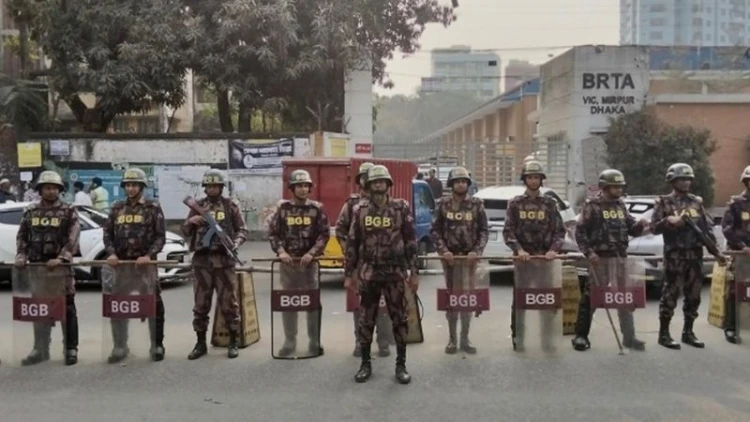টুঙ্গিপাড়ায় ৫ প্লাটুন বিজিবি মোতায়েন