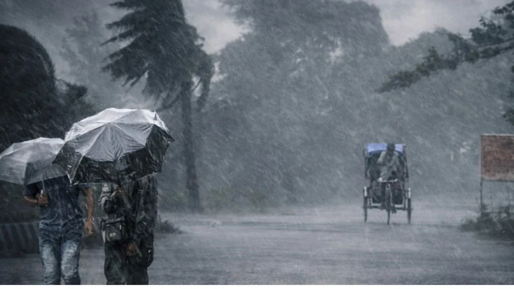 লঘুচাপের প্রভাবে দেশে ভারী বৃষ্টির পূর্বাভাস, দ্রুত বাড়তে পারে নদীর পানি