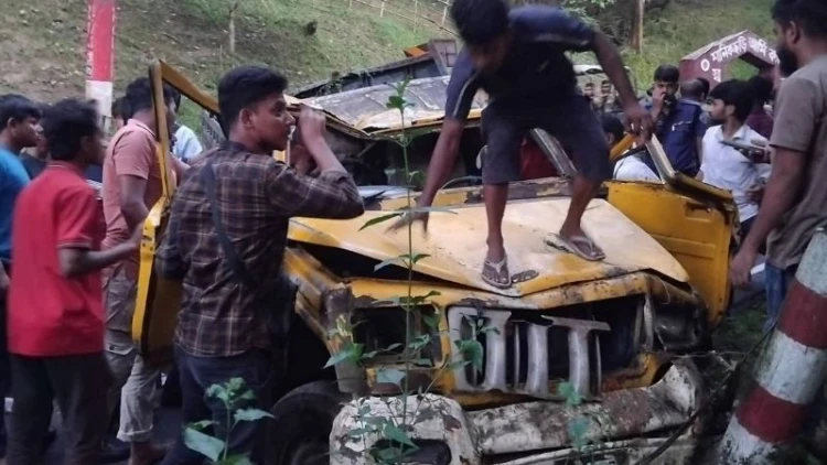 রাঙ্গামাটিতে পিকআপ উল্টে নিহত ৪, আহত ২