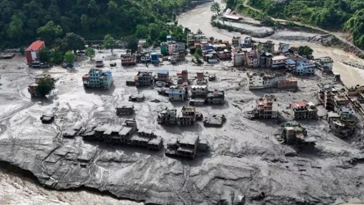 নেপাল-তিব্বতে হিমবাহ ধসে মৃত বেড়ে ১২৮৭