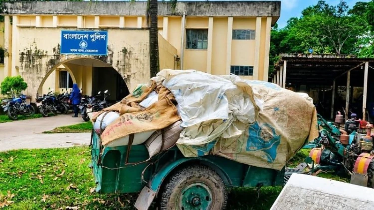 মদনে ১০০ বস্তা সরকারি চালসহ আটক ২