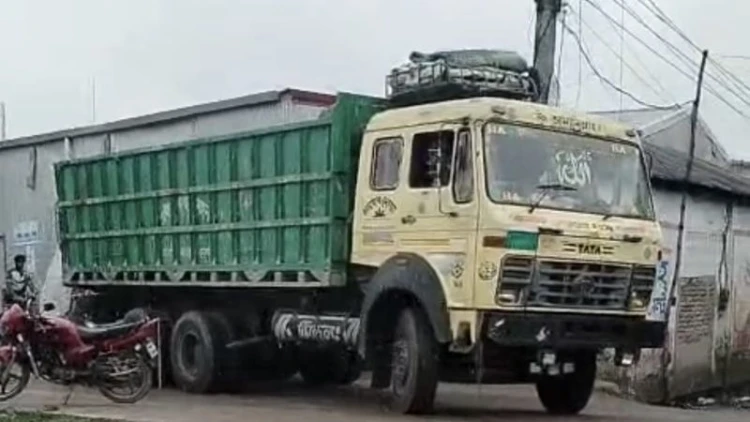 কুষ্টিয়ায় ১২ টন চিনিসহ আটক ৪