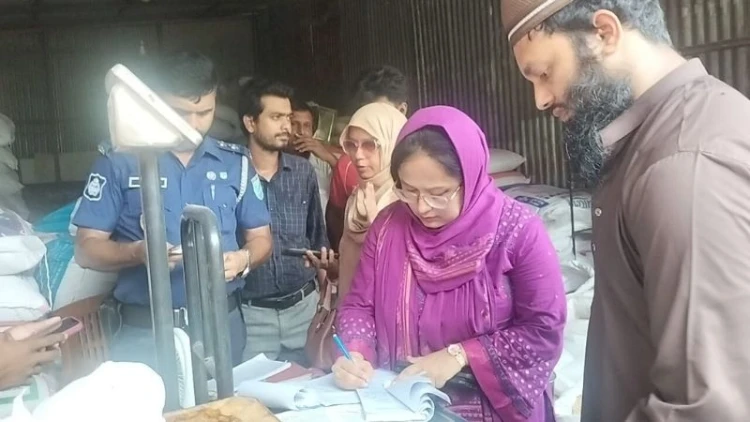 সোনারগাঁওয়ে পশুখাদ্য ব্যবসায়ীকে জরিমানা