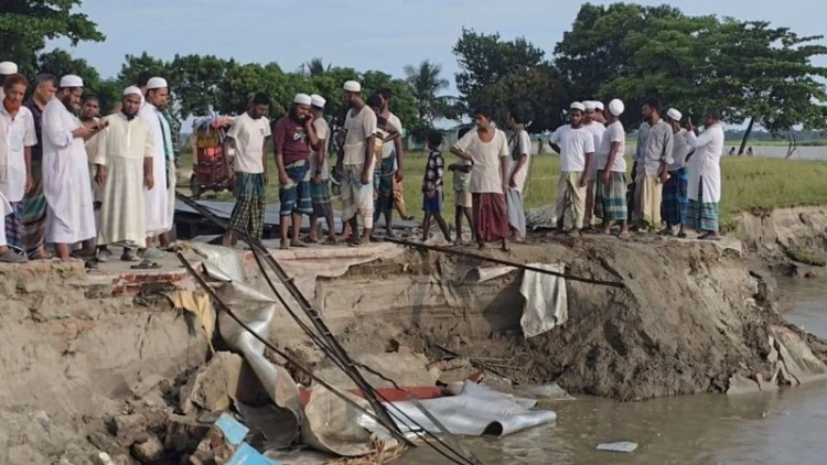 এলাকাবাসী ফজরের নামাজ পড়তে এসে দেখেন মসজিদ নেই
