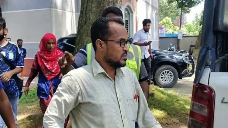 ছাত্রীদের অভিযোগে বিদ্যালয়ে উত্তেজনা: অনশনের পর শিক্ষক আটক