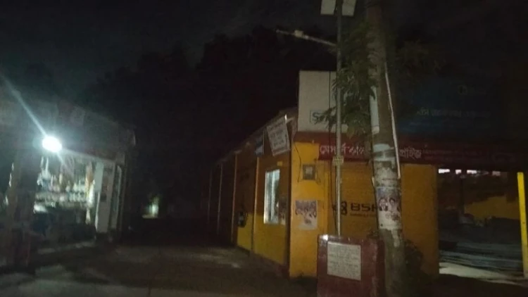 অন্ধকারে ঘোড়াশাল পৌরসভা, অকেজো অর্ধেক সড়কবাতি