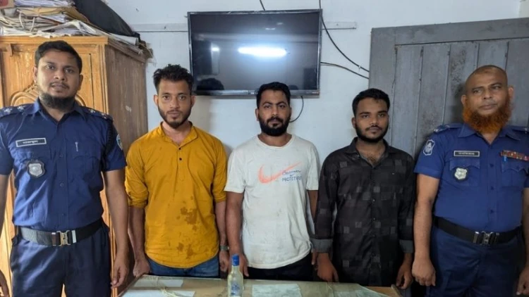 দীঘিনালায় আবাসিক হোটেল থেকে মাদকসহ গ্রেপ্তার ৩