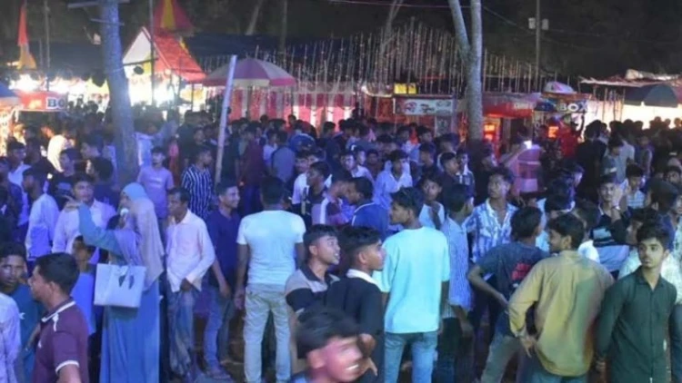 নিষেধাজ্ঞা উপেক্ষা করে চৌগাছার বলুহ মেলায় চলছে মদ-জুয়ার আসর