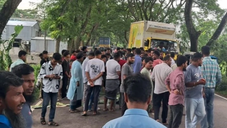 চাঁদপুরে ট্রাক-অটোরিকশা সংঘর্ষে নারী নিহত