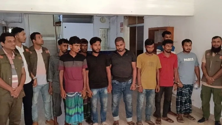 নড়াইলে অনলাইন প্রতারণার অভিযোগে আটক ৯