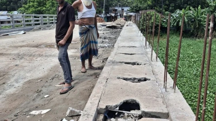 সেতুতে রডের বদলে তার, ২ কর্মকর্তা বরখাস্ত