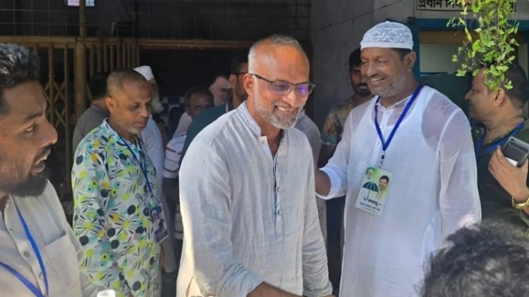 কিশোরগঞ্জ বড়বাজার ব্যবসায়ী সমিতির ভোটকেন্দ্র পরিদর্শনে জেলা পরিষদ প্রশাসক